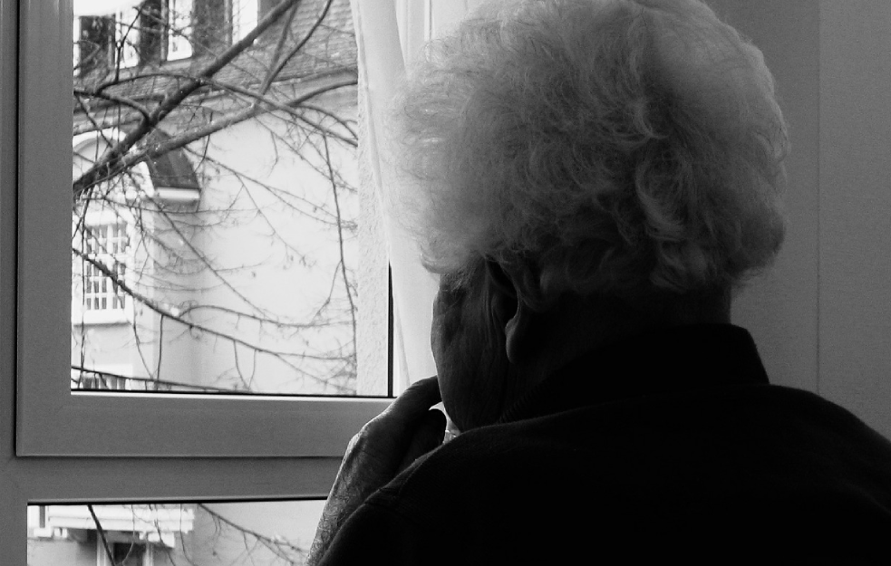 DRAMA NA VOŽDOVCU: Baka skočila sa prvog sprata STARAČKOG DOMA, nije joj bilo spasa